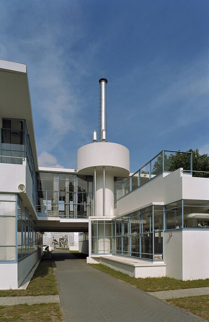 https://pelgrimswegen.nl/app/uploads/2025/Doorgang_met_toren_vanaf_achterzijde_na_restauratie_-_Hilversum_-_20349374_-_RCE-664x1024.jpg