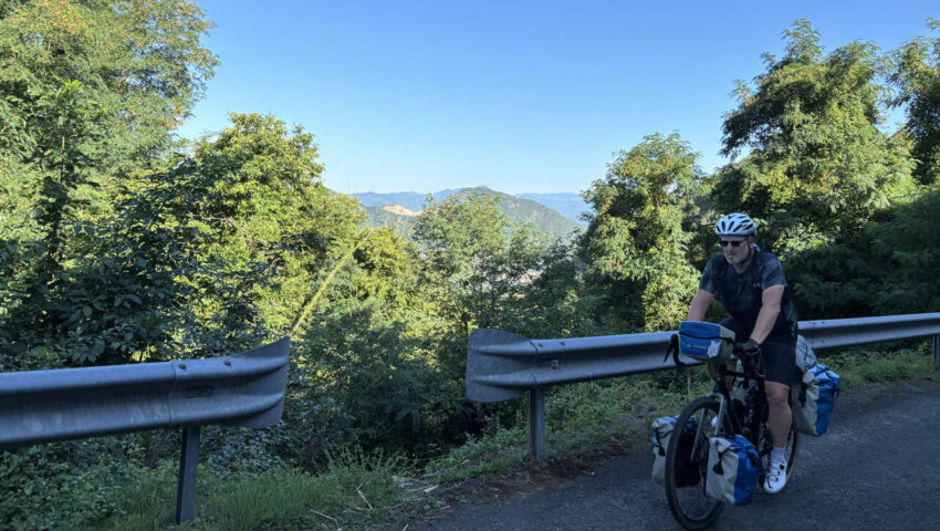 Arianne en David fietsen in Italië